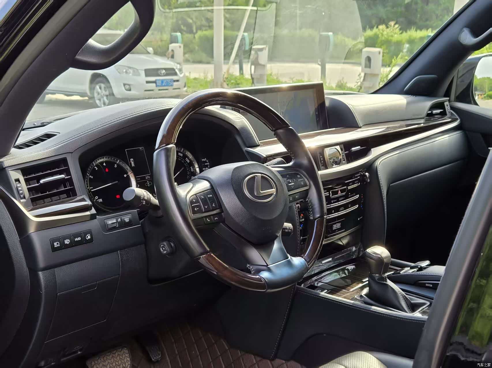 Lexus LX, 2022 7