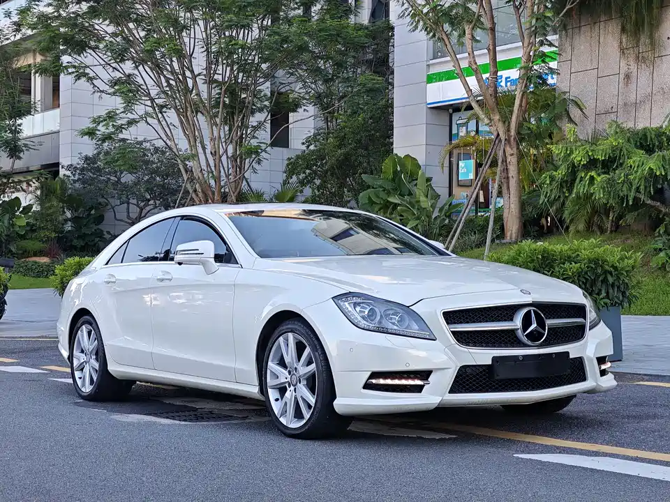 Mercedes-Benz CLS Mercedes-Benz CLS