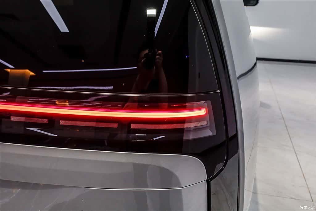 Li Auto MEGA, 2025 34