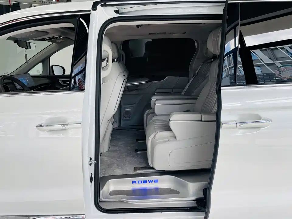 Roewe iMAX8