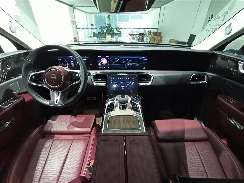 Hongqi E-HS9