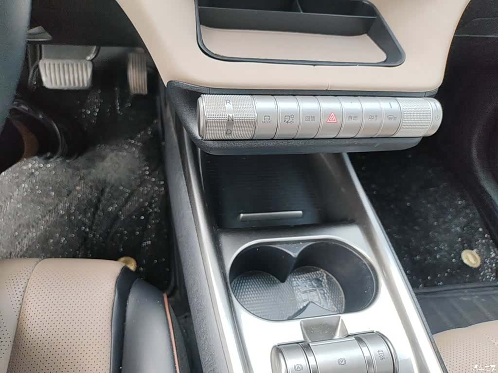 BYD Dolphin, 2023 14