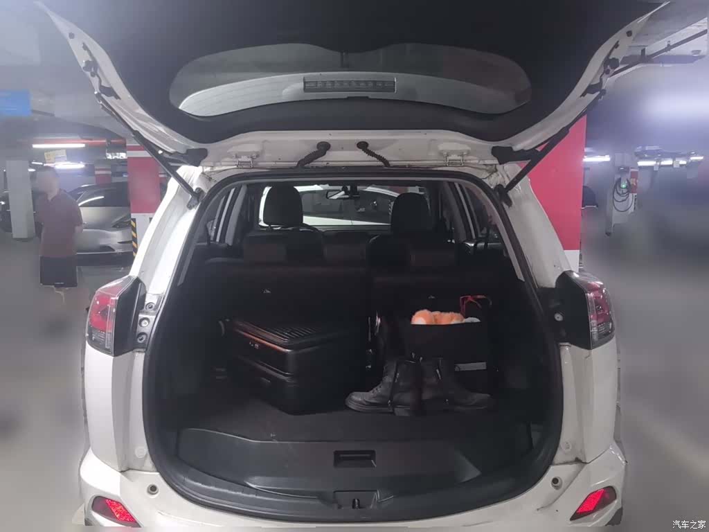 Toyota RAV4, 2019 10