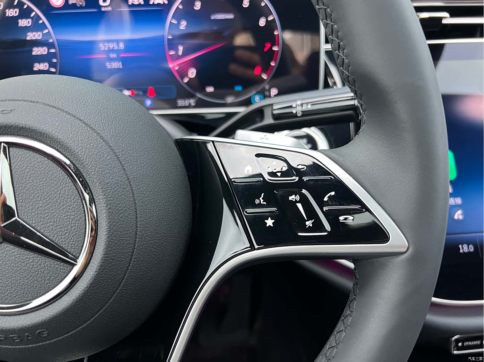 Mercedes-Benz E-Class, 2025 31