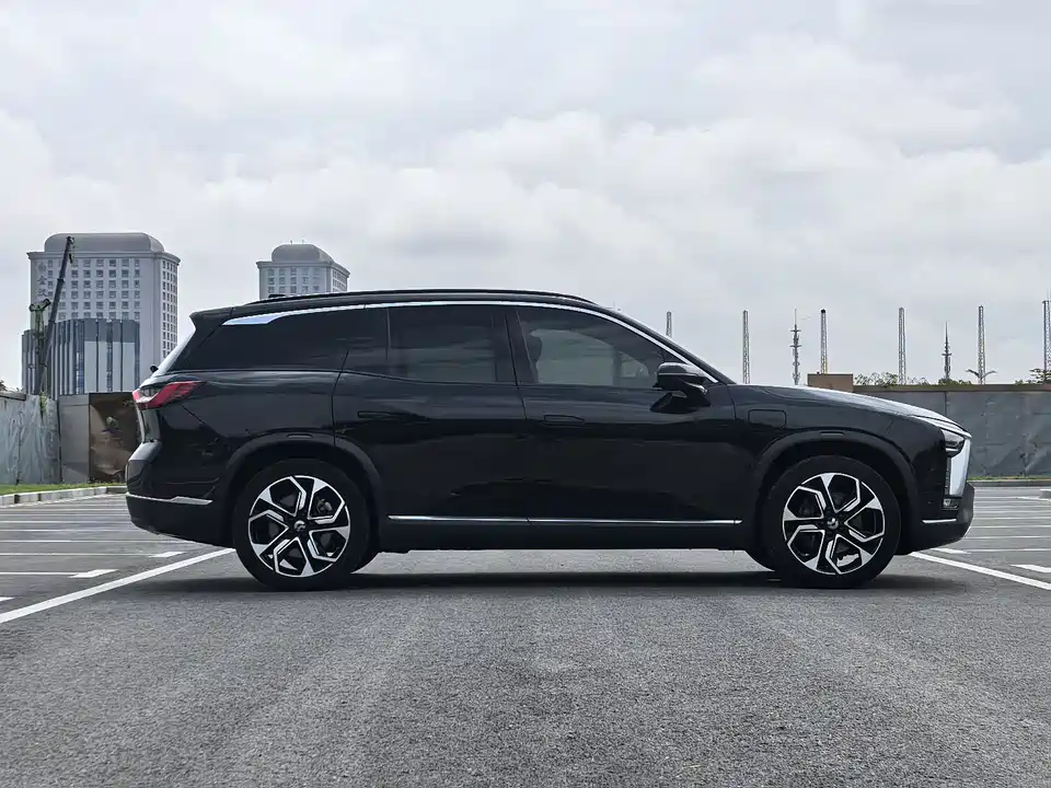 NIO ES8