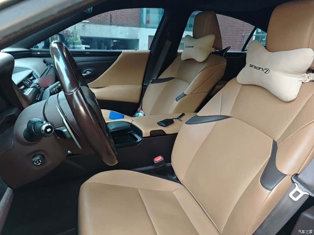 Lexus ES, 2019 8