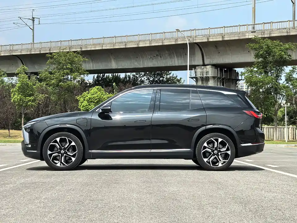 NIO ES8