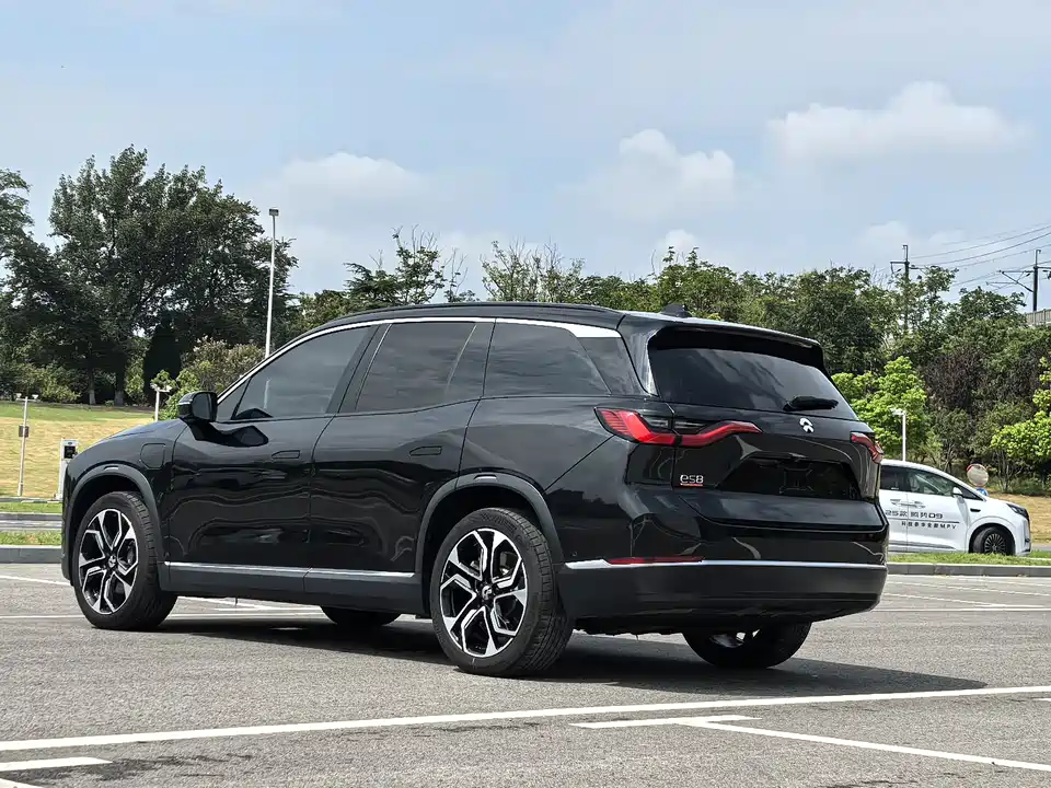 NIO ES8