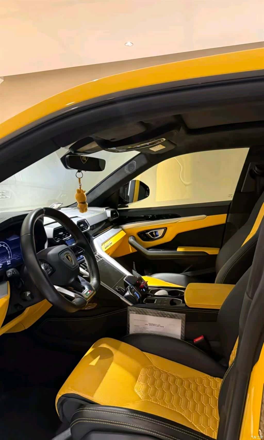 Lamborghini Urus, 2022 все фото