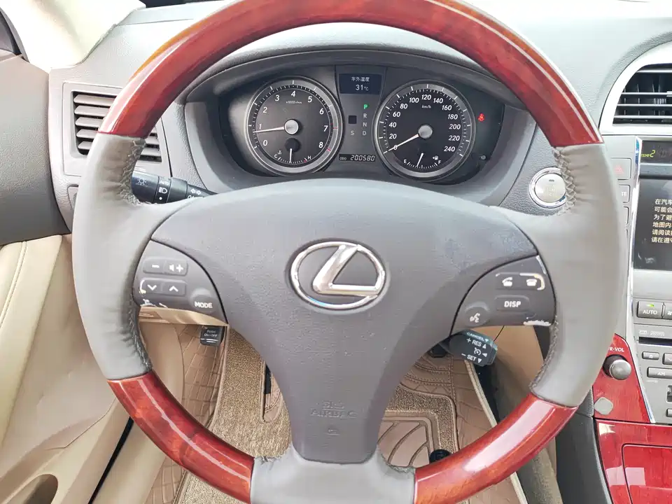 Lexus ES