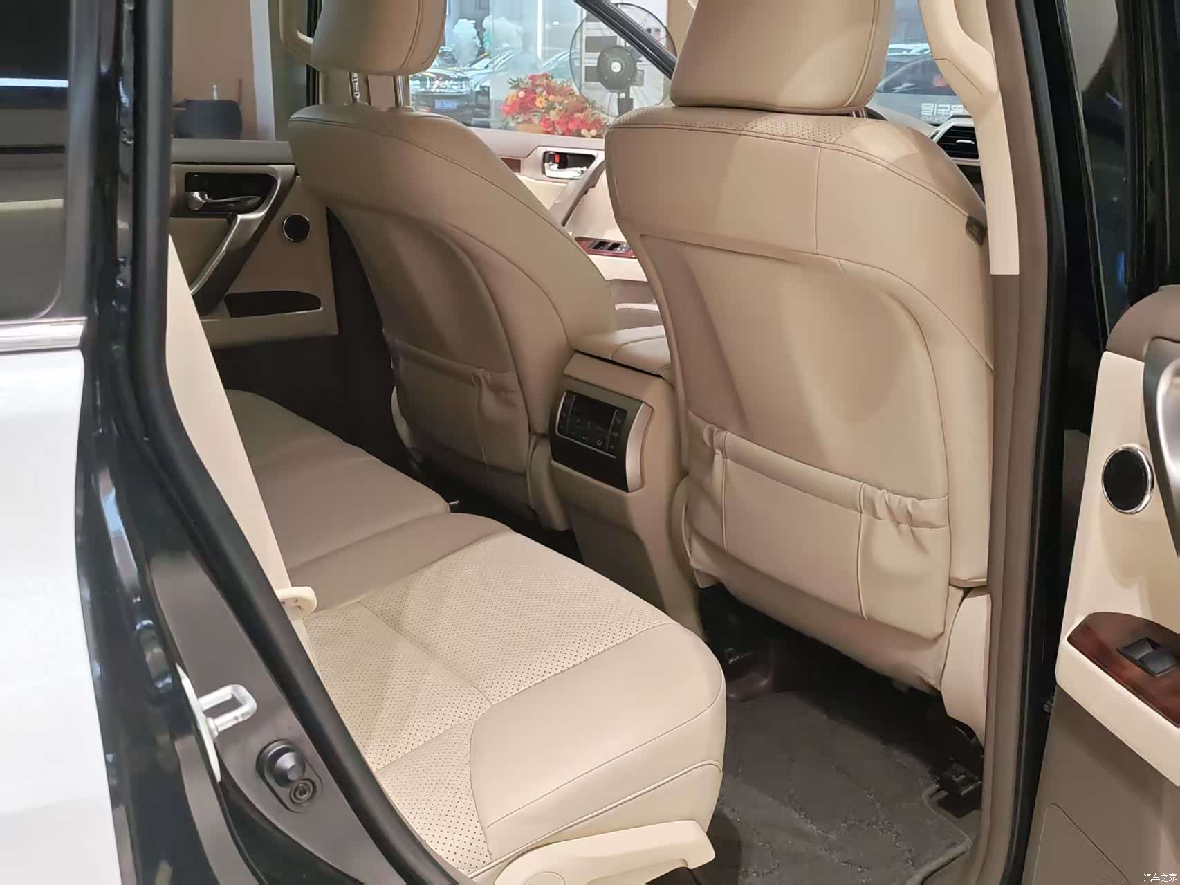 Lexus GX, 2012 11