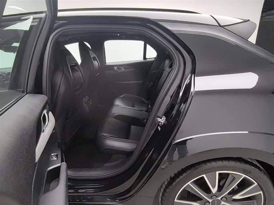 Lynk & Co 02 Hatchback