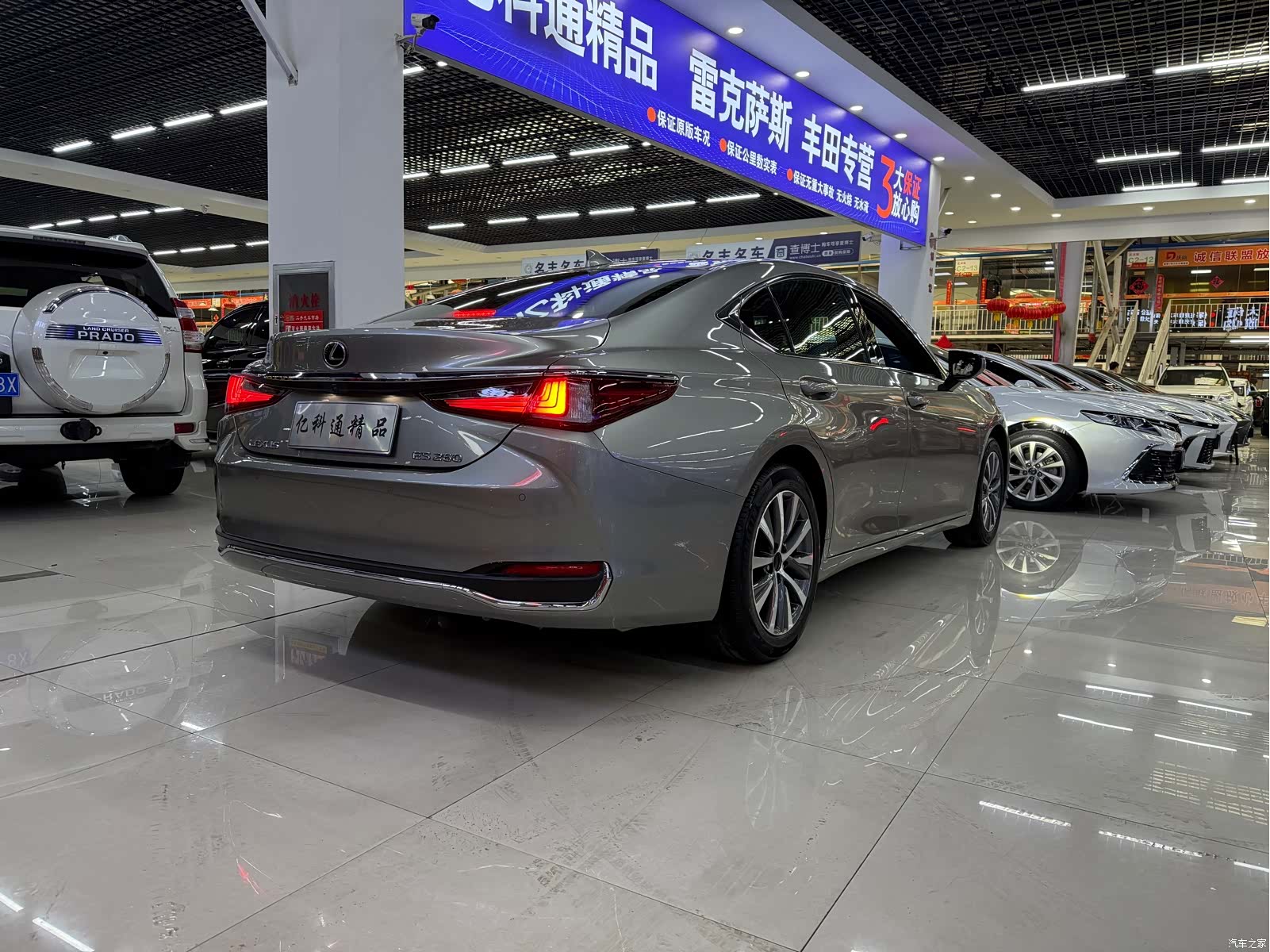 Lexus ES, 2019 все фото