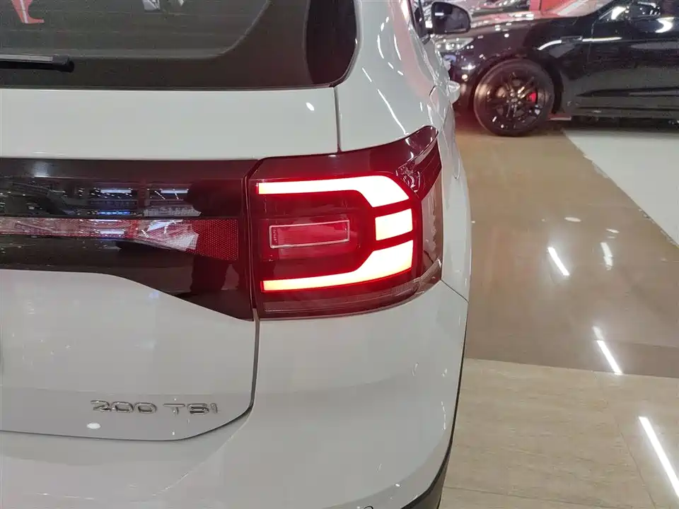 Volkswagen Exploring the shadow