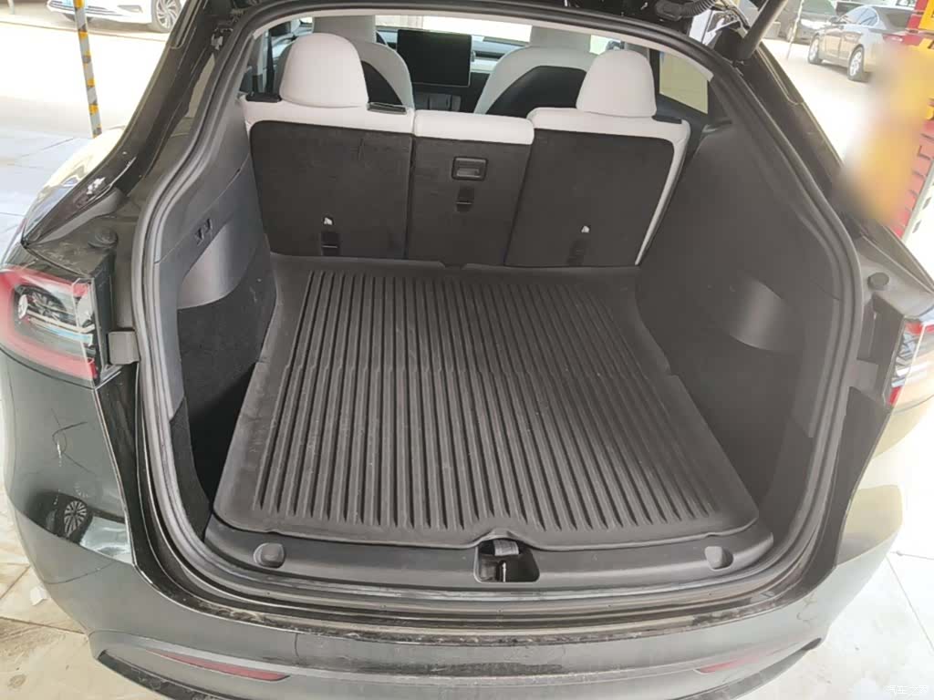 Tesla Model Y, 2023 19