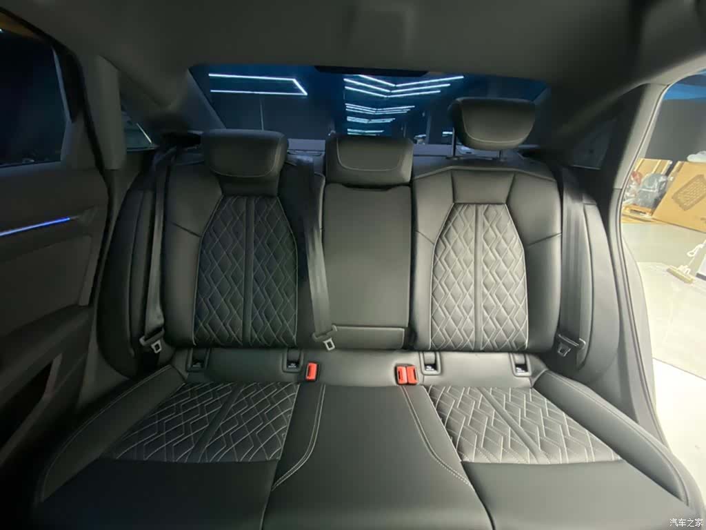 Audi Flying Spur, 2025 19