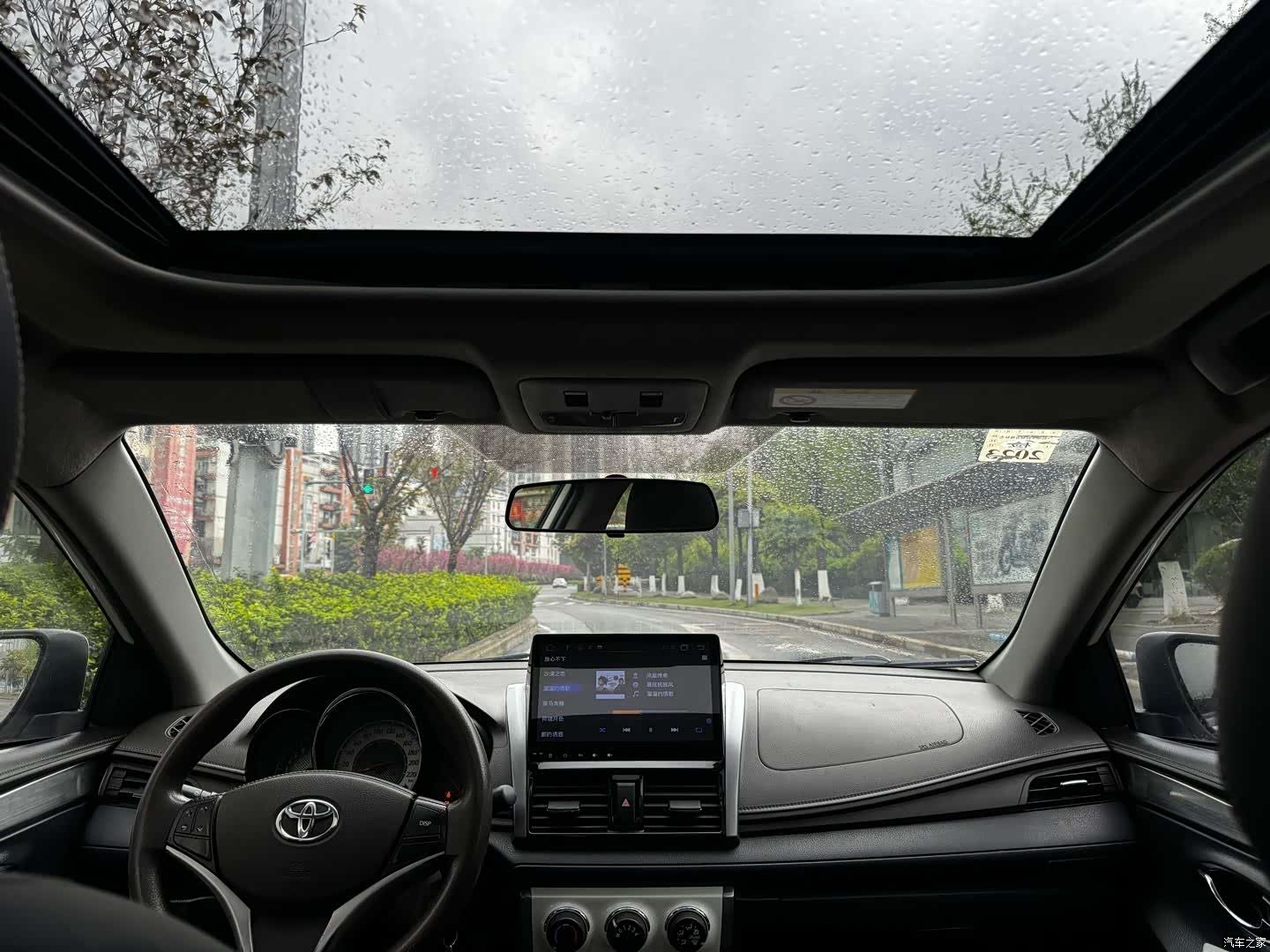 Toyota YARiS L, 2015 12