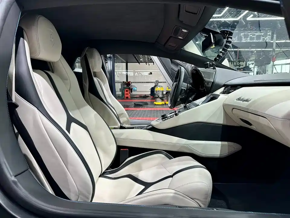 Lamborghini Aventador