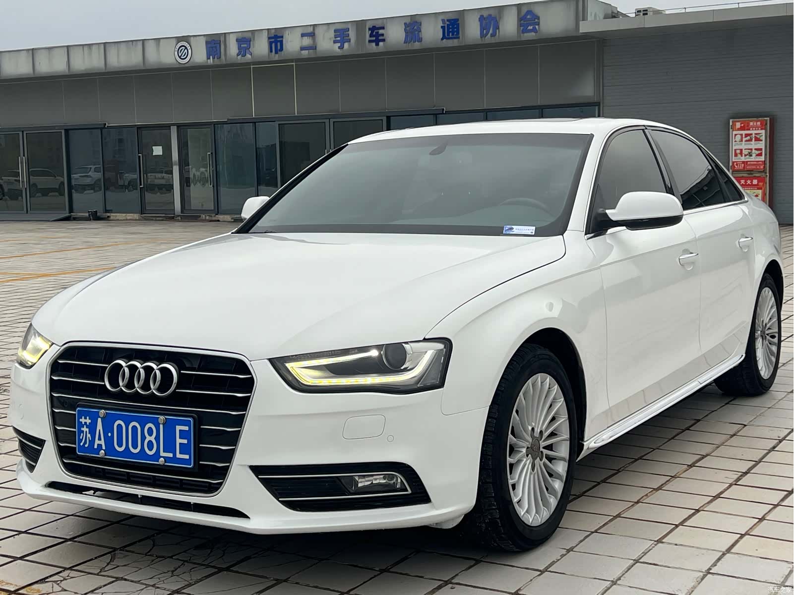 Audi A4L, 2016 1