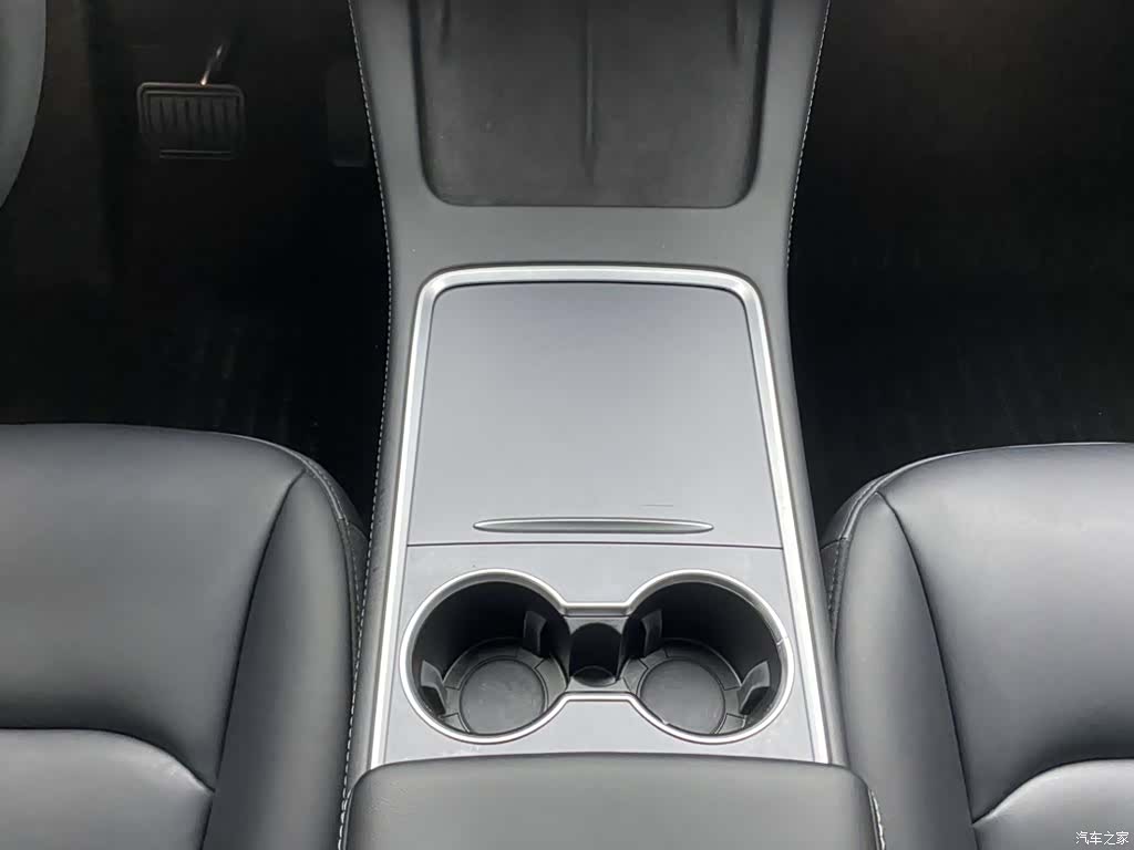 Tesla Model Y, 2024 21