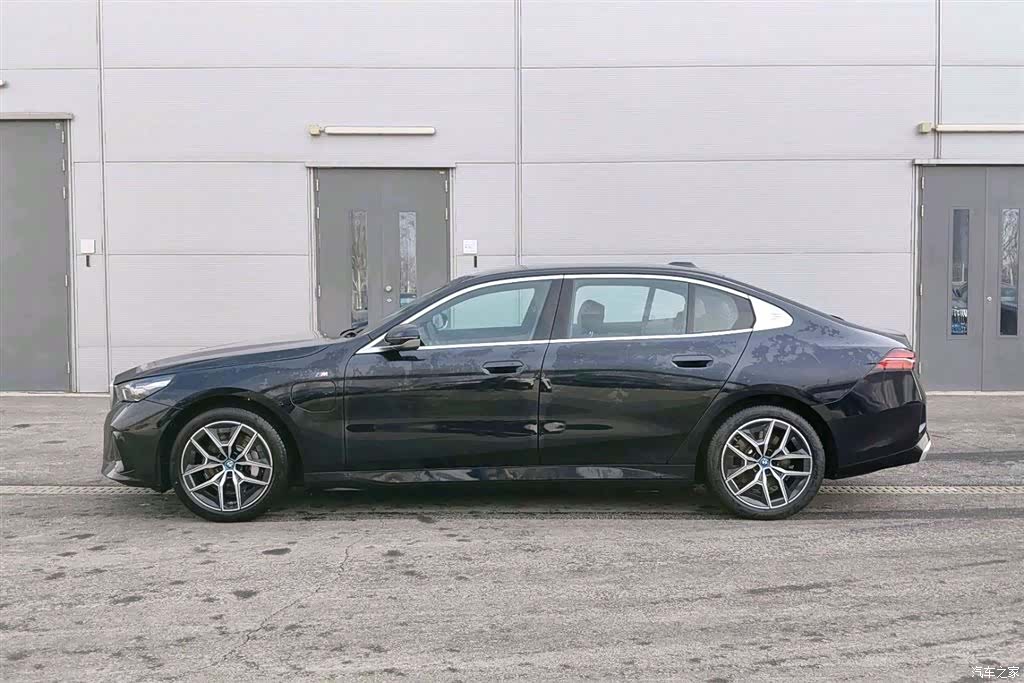 BMW i5, 2025 2