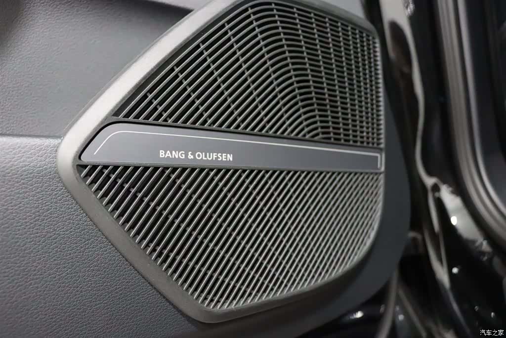 Audi Q5L, 2025 12