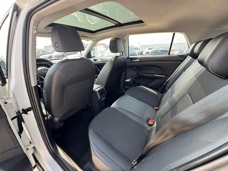 Volkswagen Exploring the shadow