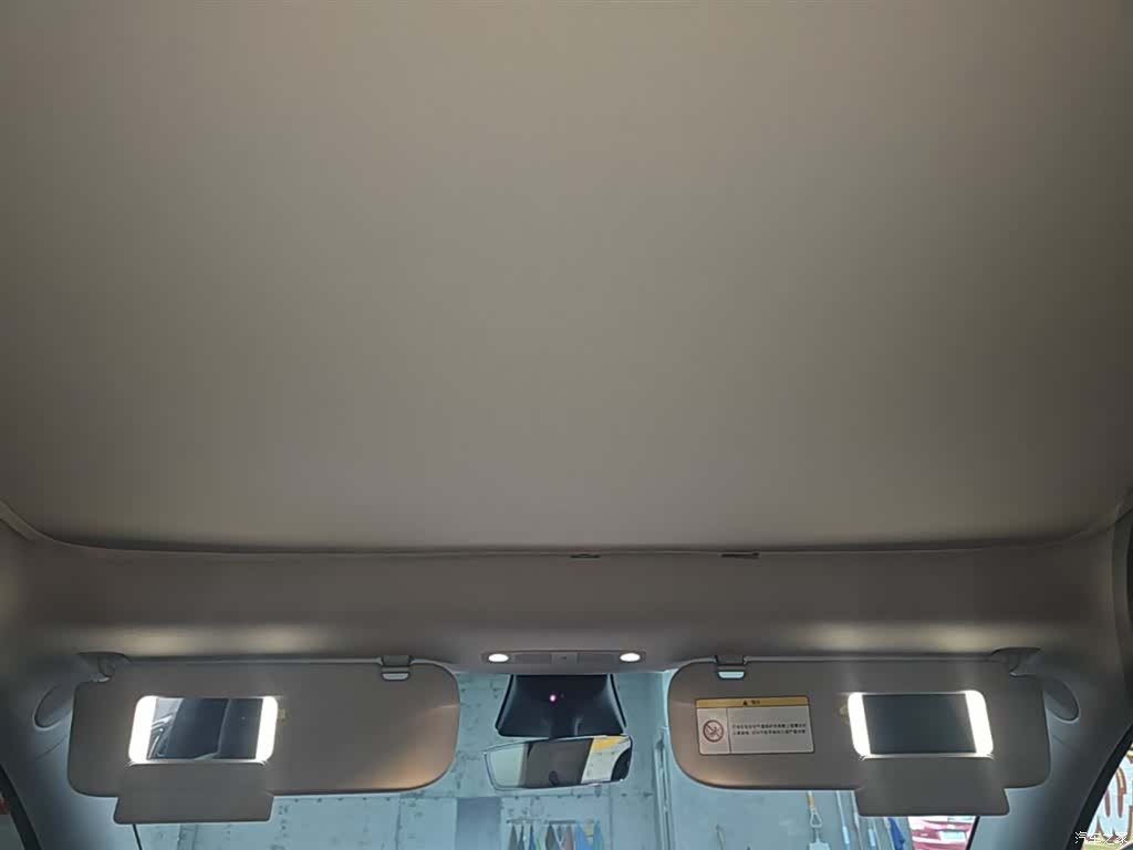 Tesla Model Y, 2023 18