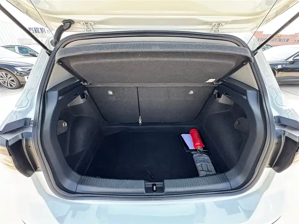 Volkswagen Exploring the shadow