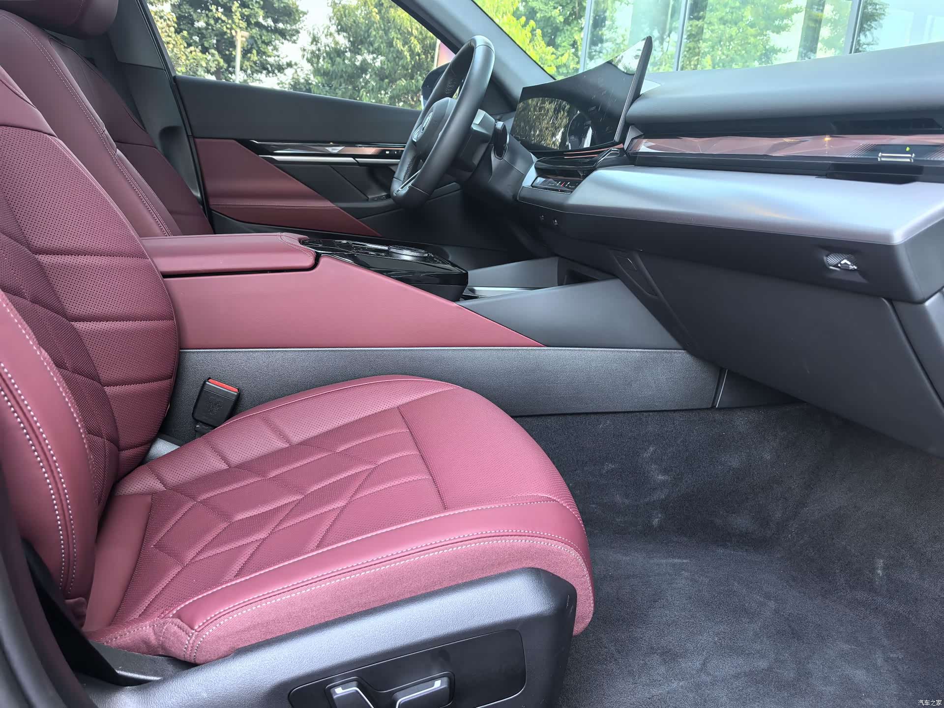 BMW i5, 2025 10