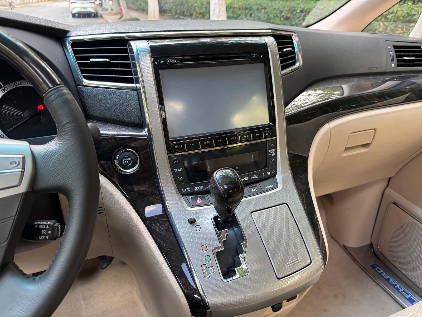 Toyota Alphard, 2016 11