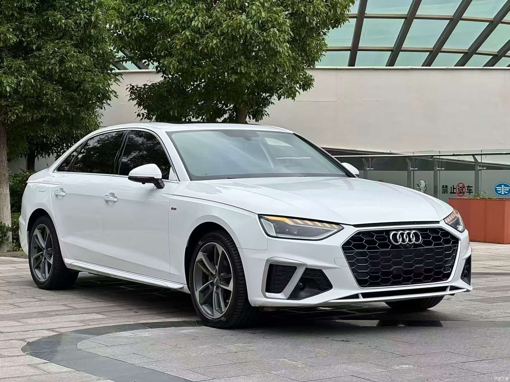 Audi A4L, 2021 3