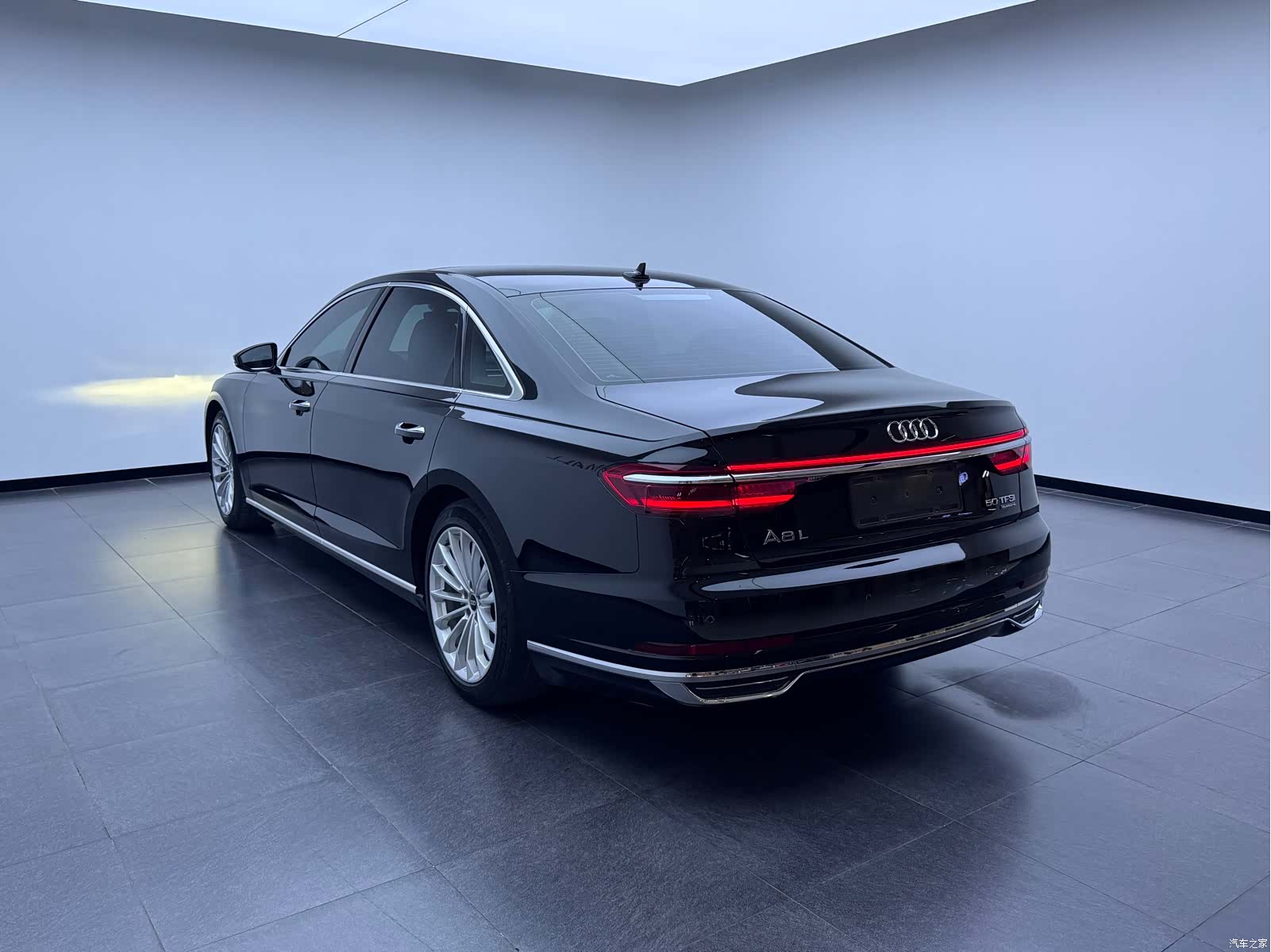 Audi A8L, 2021 3