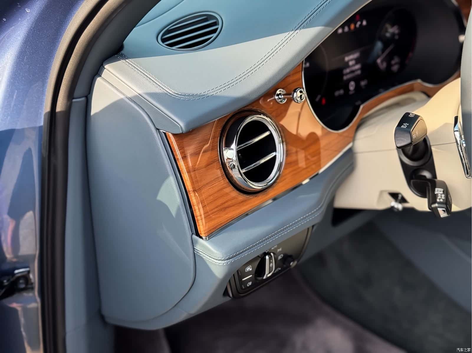 Bentley Bentayga, 2021 7