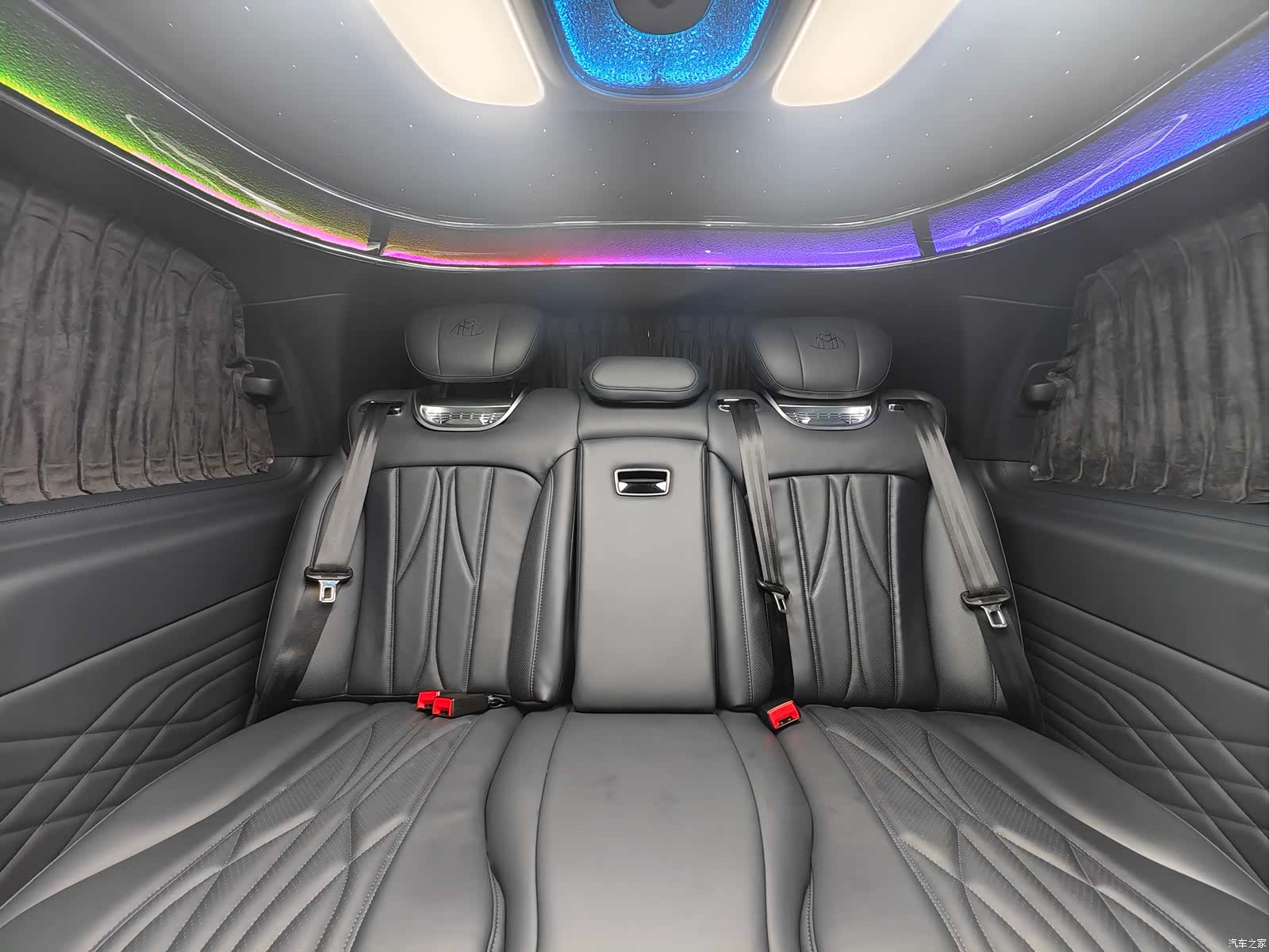Mercedes-Benz 7, 2025 25