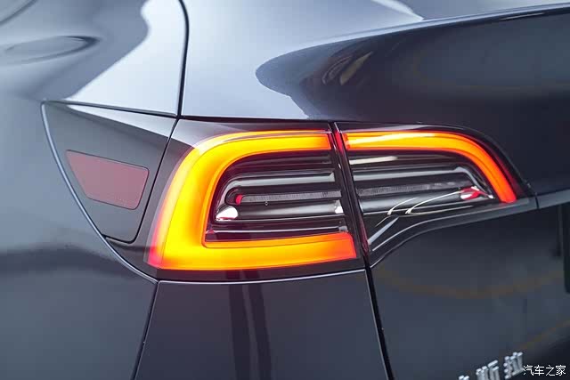 Tesla Model Y, 2024 18