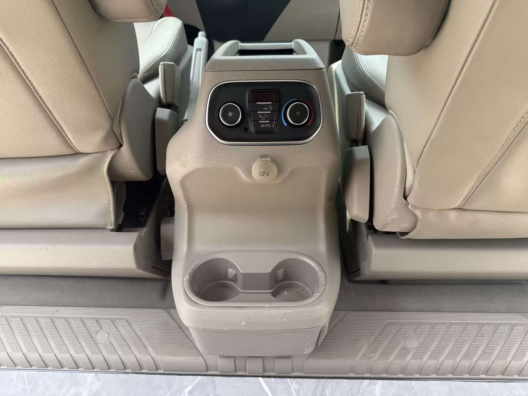 Ford Tourneo, 2017 21