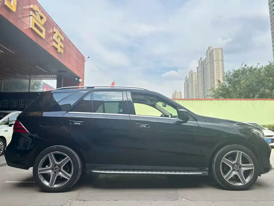 Mercedes-Benz GLE Mercedes-Benz GLE