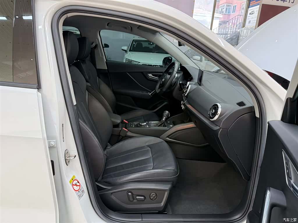 Audi Q2L, 2023 21