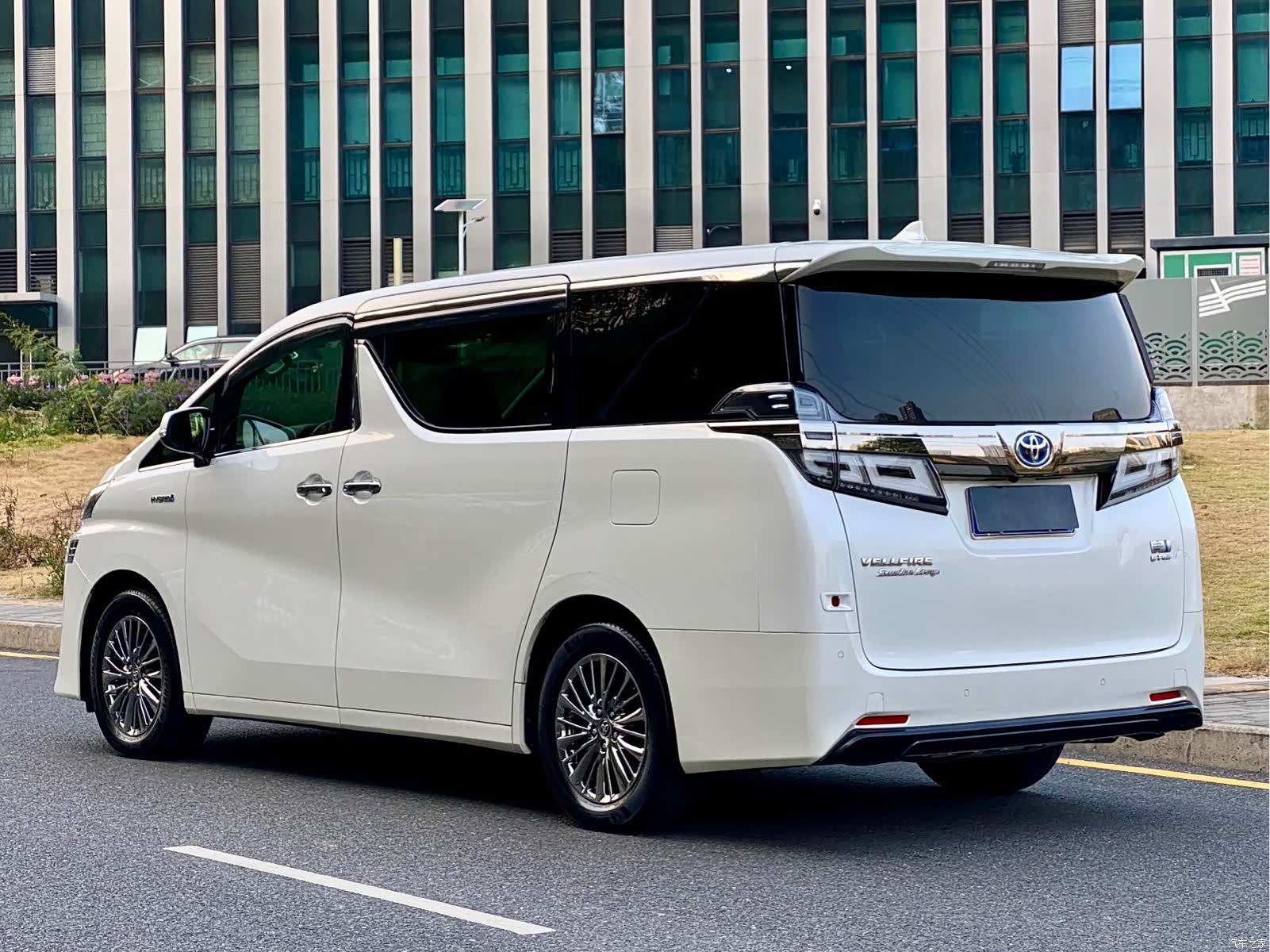 Toyota Vellfire, 2020 4