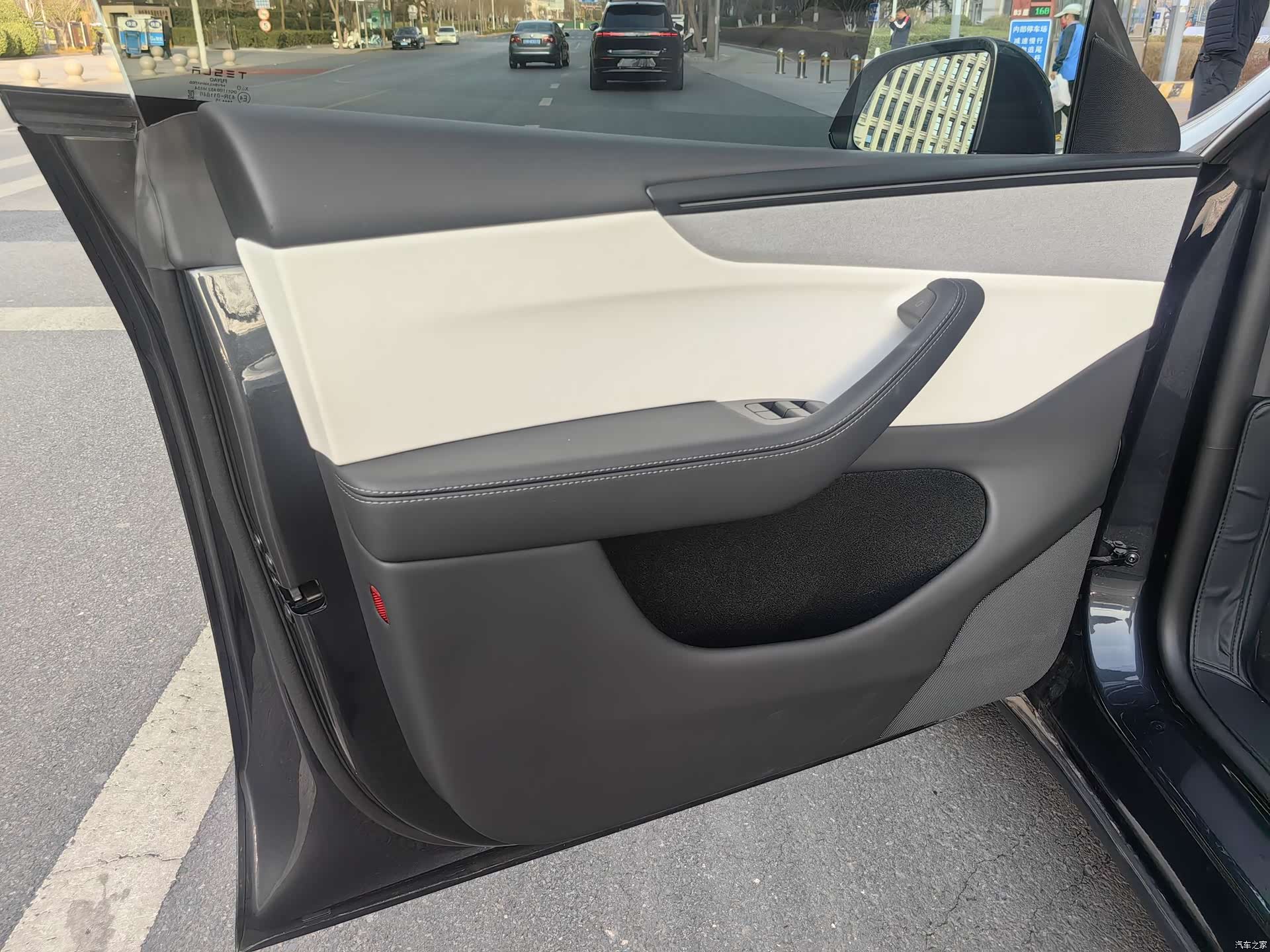 Tesla Model Y, 2025 21