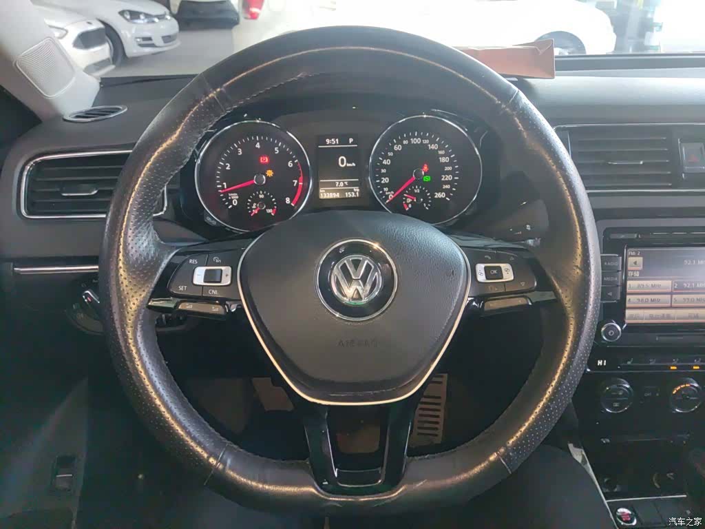 Volkswagen Sagitar, 2016 7