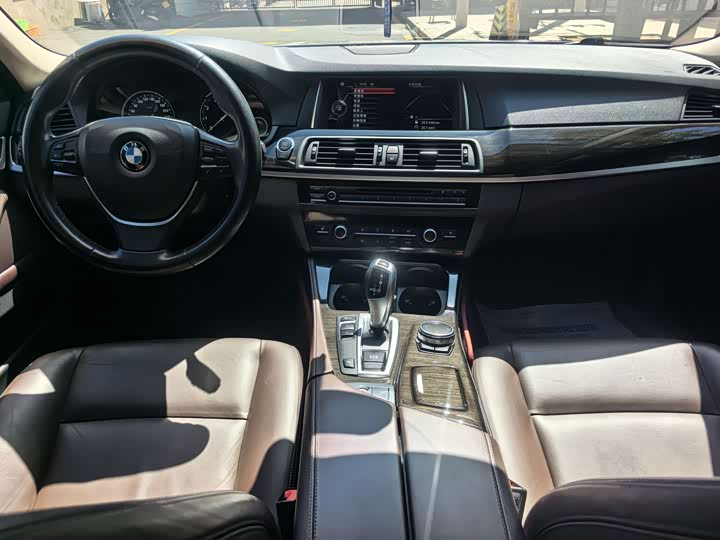 BMW 5 Series, 2017 года фото 9