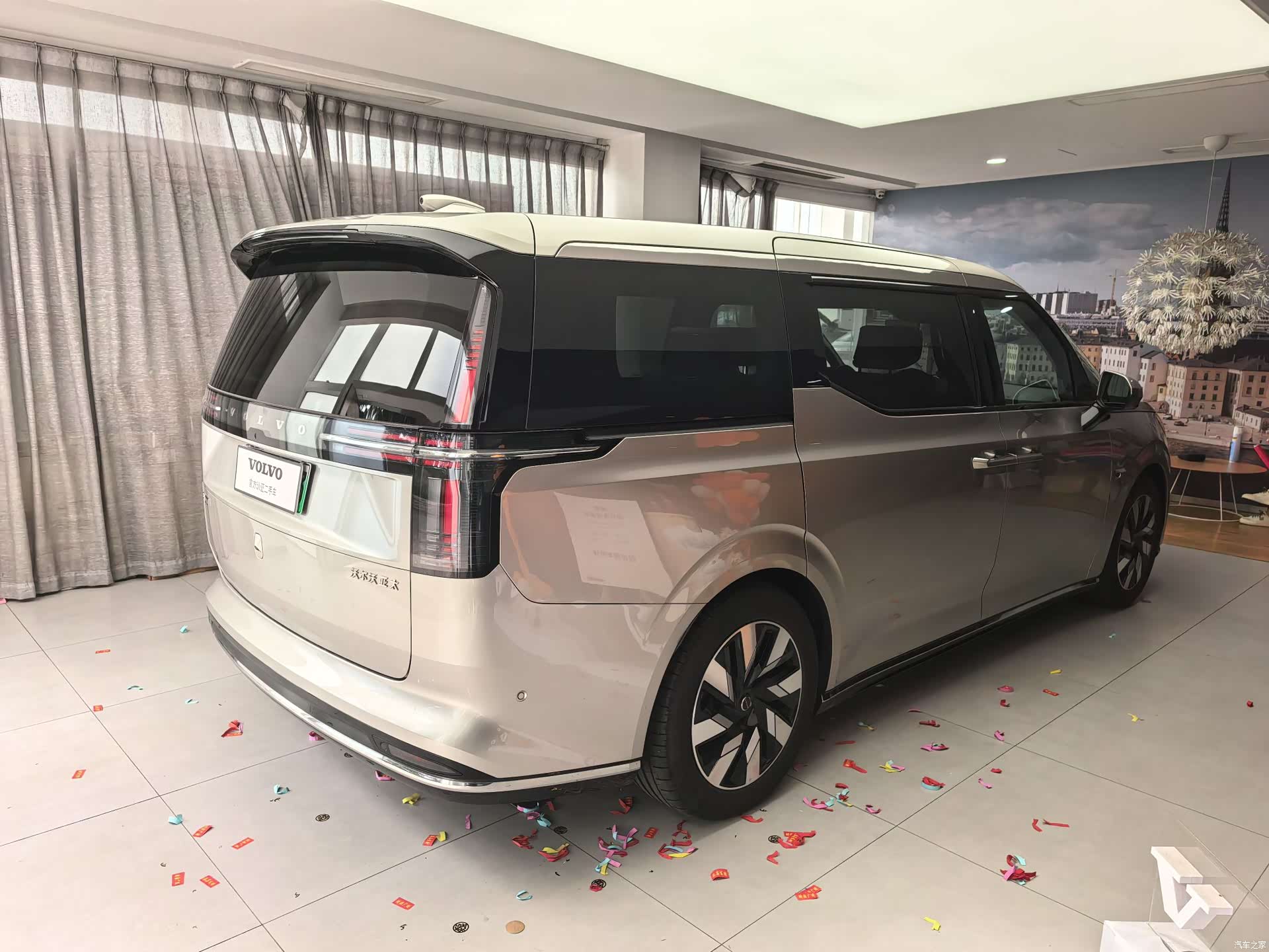 Volvo EM90, 2024 19
