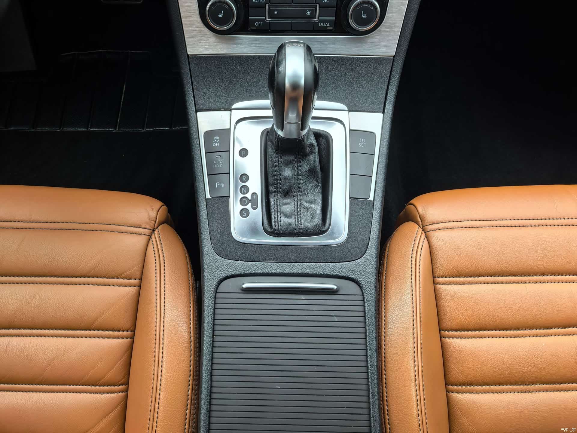 Volkswagen CC, 2011 16