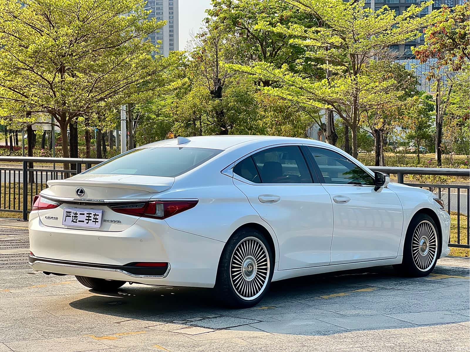 Lexus ES, 2020 9