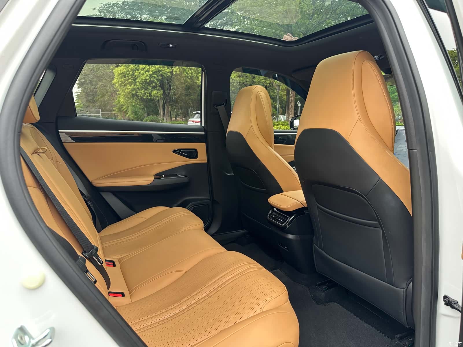 Geely Galaxy L7, 2024 36