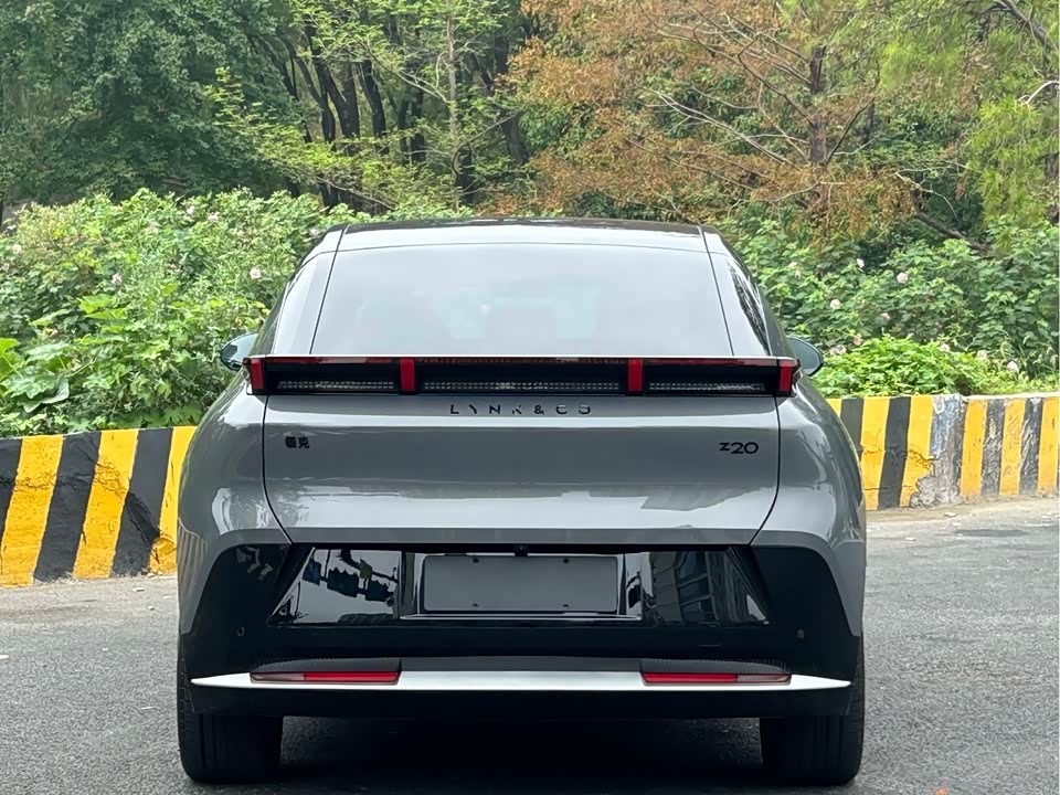Lynk & Co Z20