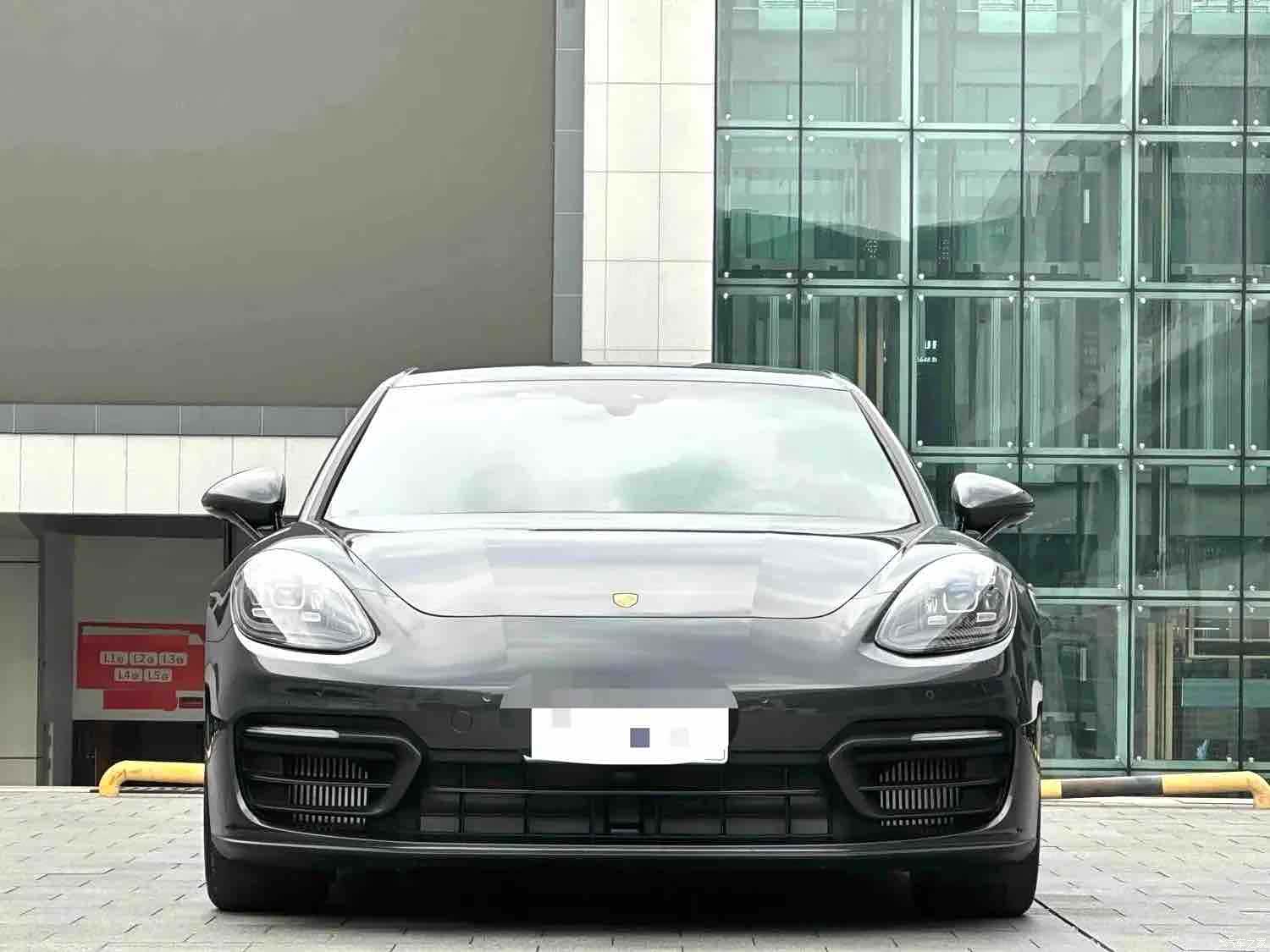 Porsche Panamera, 2022 2