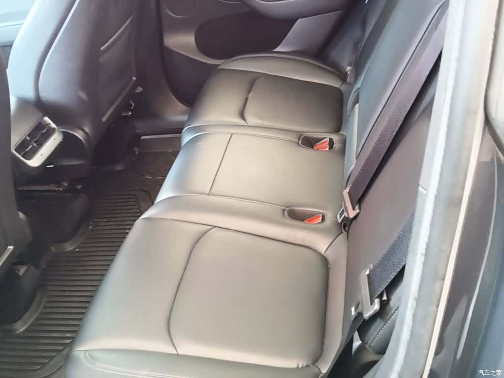 Tesla Model Y, 2022 17
